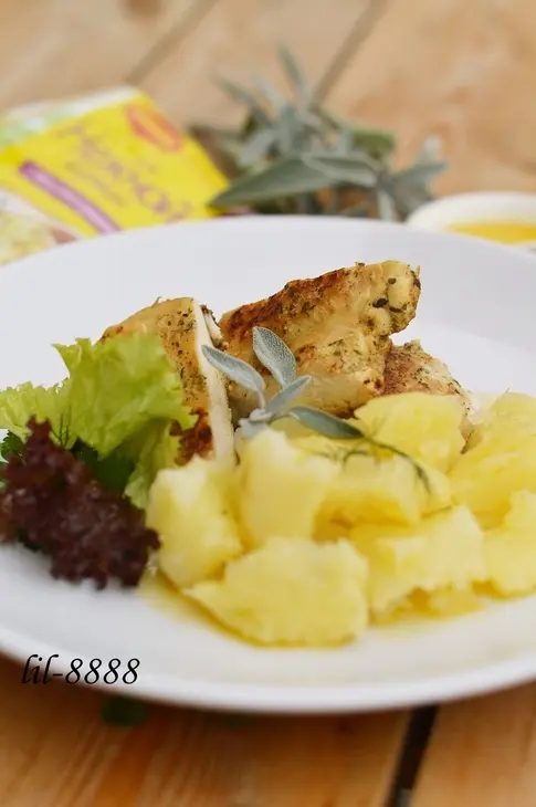 Куриное филе с картофелем на пару и шалфейным маслом.: шаг 6