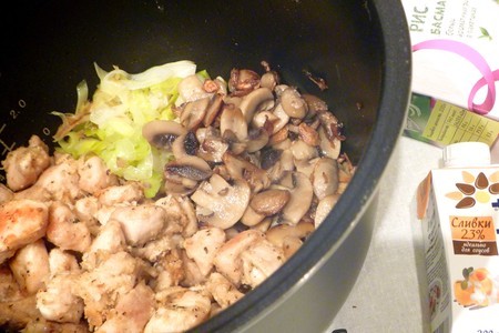 Рис басмати с курицей и грибами под сливочным соусом за 12 минут: шаг 4
