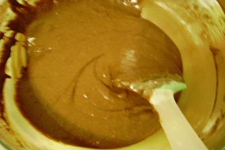 Пай шоколадный с черникой и штрейзельной крошкой.: шаг 3