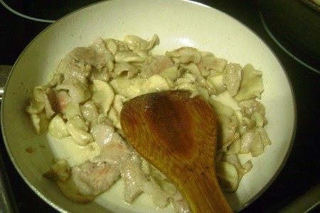 Свинина с грибами и пореем в сметанном соусе с рисом басмати mix от мистраль за 15 минут.: шаг 2