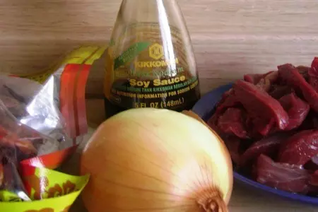 Говядина с дайконом и арахисом.: шаг 1