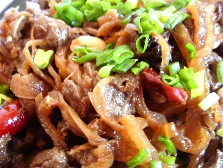 Говядина с дайконом и арахисом.: шаг 8