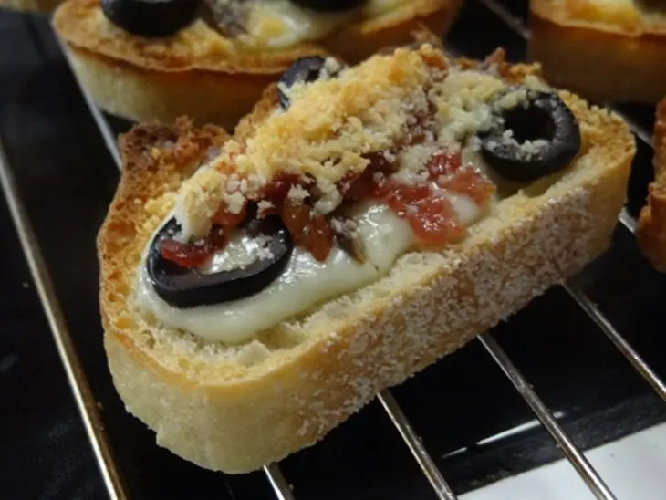 Анчоусы с хлебом и сыром: шаг 8