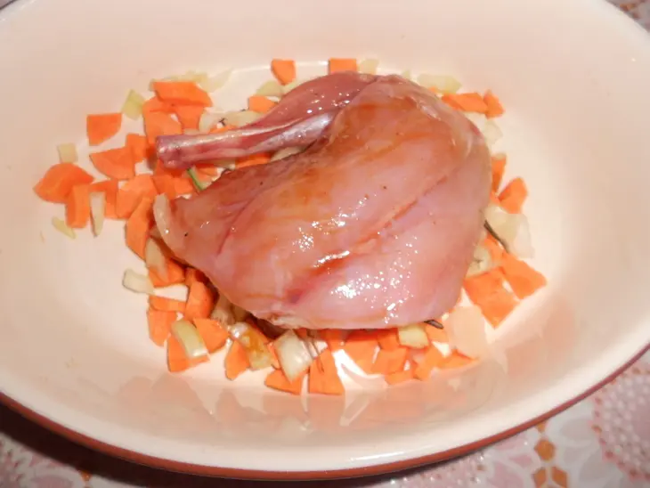 Кролик с пряными травами и овощами: шаг 4