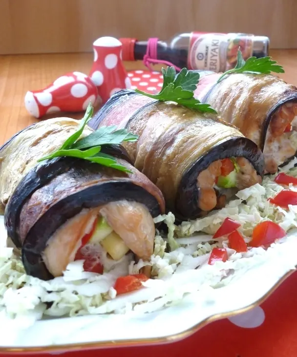 Рулетики из куриного филе в баклажане: шаг 9
