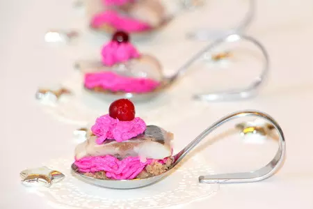 Порционная закуска с сельдью в стиле  amuse bouche: шаг 8