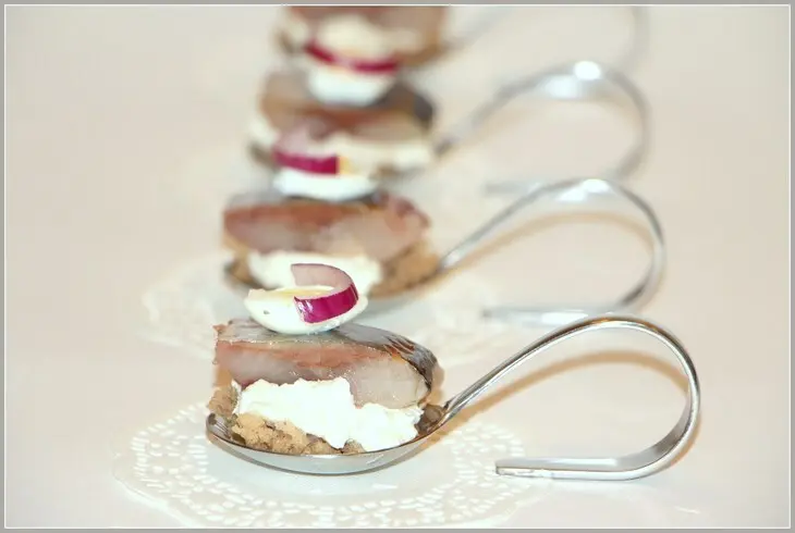 Порционная закуска с сельдью в стиле  amuse bouche: шаг 9