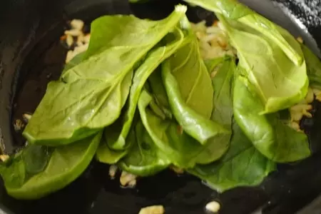 Куриное филе с гарниром из гречки и шпината.: шаг 2