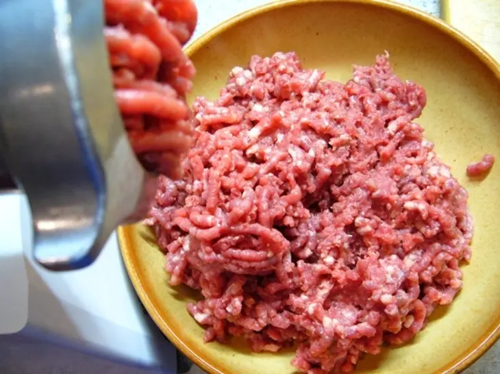 Мясной рулет из двух видов мяса: шаг 2