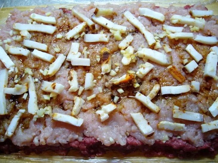 Мясной рулет из двух видов мяса: шаг 4