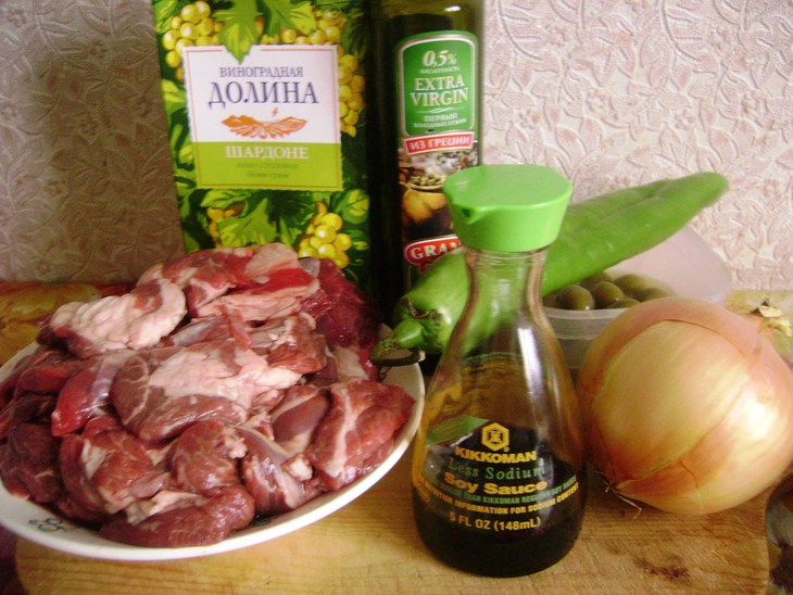 Баранина, тушеная в пикантном соусе с оливками и пастой. мультиварка.: шаг 1
