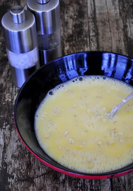 Омлет с овсяными хлопьями и сыром: шаг 1