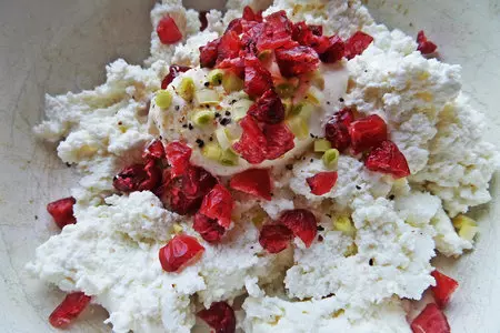 Пикантный творог с клюквой и чесноком: шаг 4