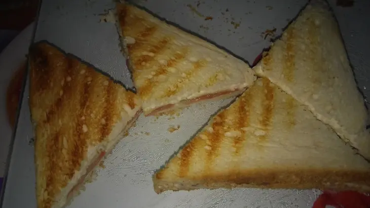 Клаб-сэндвичи с семгой и креветками.: шаг 4