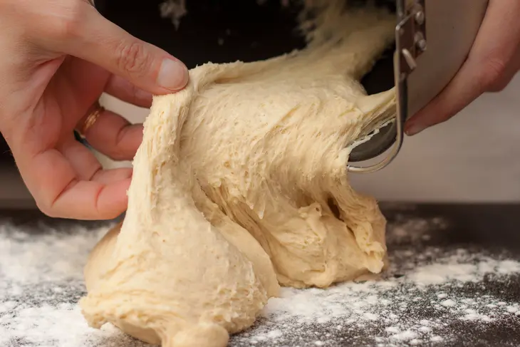 Сдобные булочки-сайки с апельсиновым джемом: шаг 1