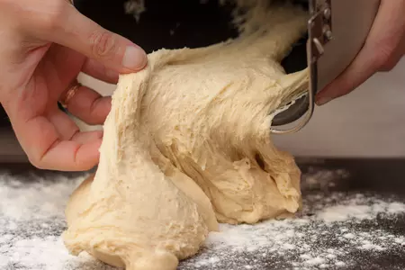 Сдобные булочки-сайки с апельсиновым джемом: шаг 1