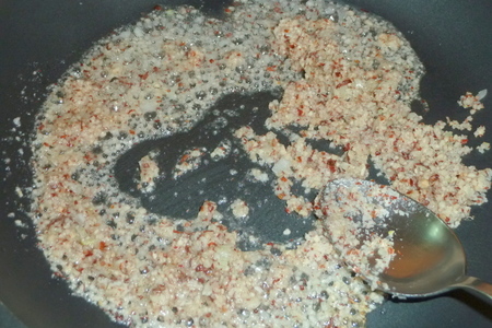 Перец фаршированный сложносочиненной начинкой с ореховым вкусом: шаг 1
