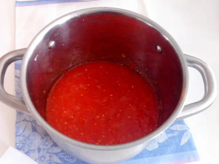 Куриные фрикадельки в ароматном томатном соусе: шаг 3