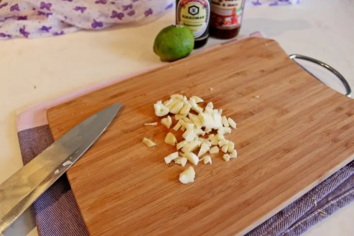 Куриные голени с кусочками ананасов.: шаг 2