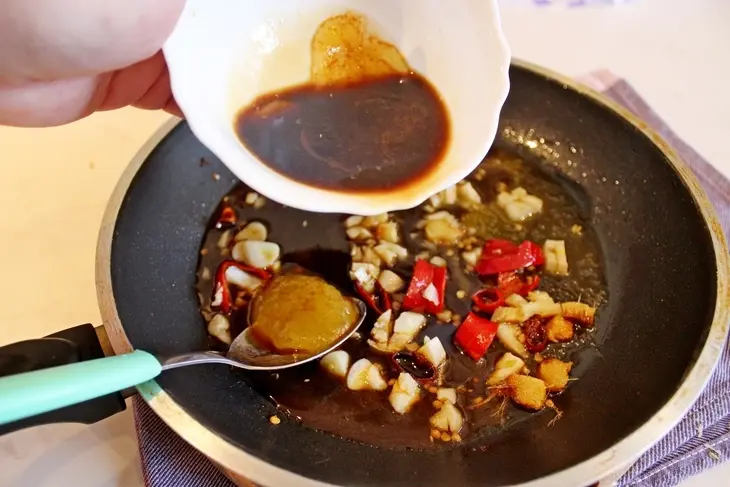 Куриные голени с кусочками ананасов.: шаг 6
