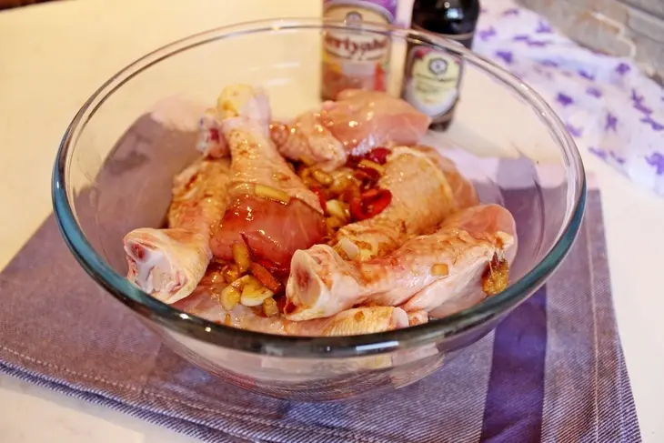 Куриные голени с кусочками ананасов.: шаг 8