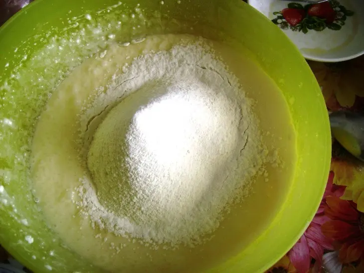 Творожные кексы с вишневой начинкой и кремом: шаг 2