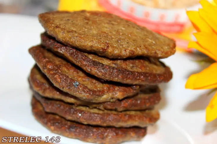 Оладьи из куриной печени с яблоком и зерновыми хлопьями.: шаг 2