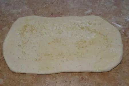 Выпечка: колоски сладкие с корицей и квадратные лепешки с сыром: шаг 5
