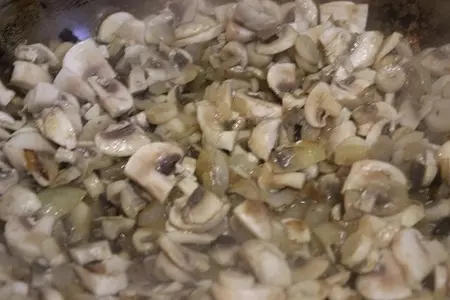 Волованы с курицей и грибами в сливочно-соевом соусе: шаг 1