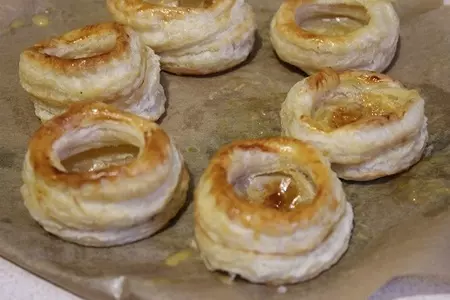 Волованы с курицей и грибами в сливочно-соевом соусе: шаг 11