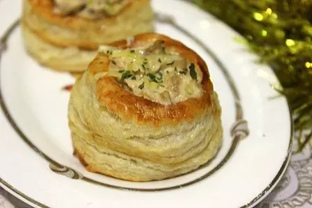 Волованы с курицей и грибами в сливочно-соевом соусе: шаг 12