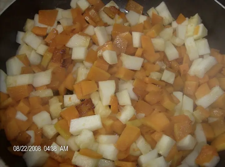 Мясо, тушенное с тыквой,  овощами и грибами: шаг 3