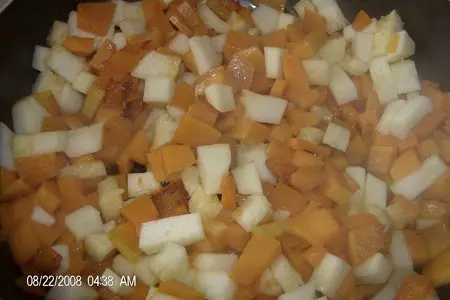 Мясо, тушенное с тыквой,  овощами и грибами: шаг 3