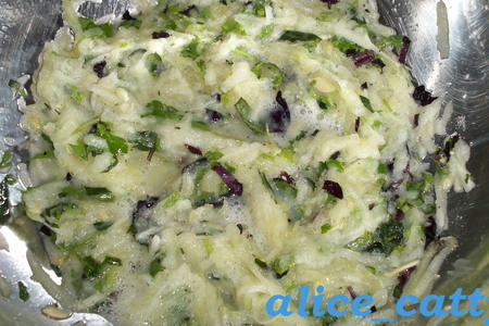 Оладушки из кабачков с зеленью и кунжутом: шаг 2