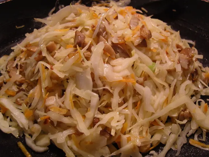 Блинчики с грибами и капустой: шаг 3