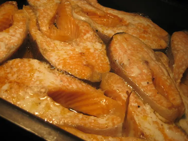 Форель под белым соусом с рисом карри.: шаг 5