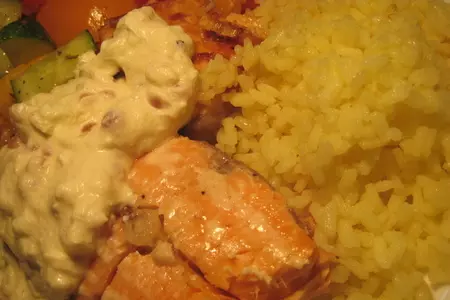 Форель под белым соусом с рисом карри.: шаг 7