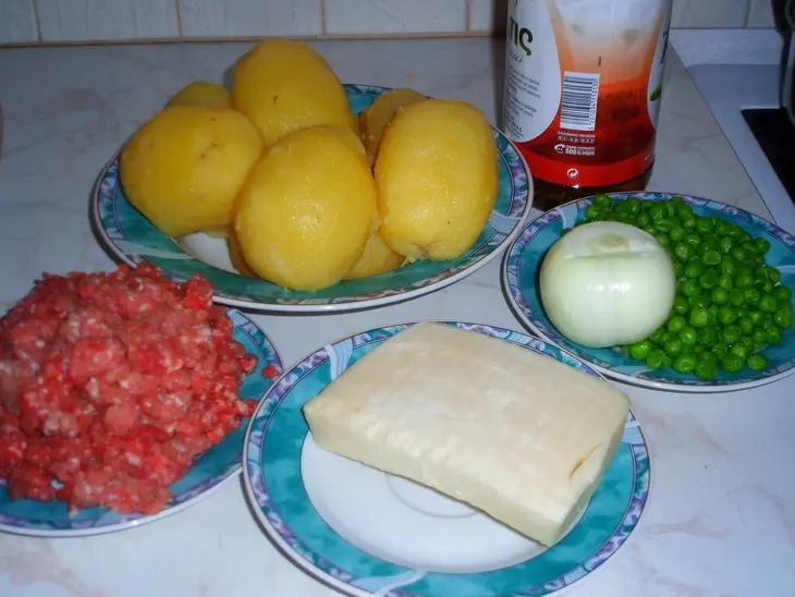 Картофельные лодочки с фаршем: шаг 1