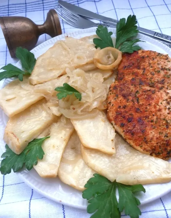 Сельдерей,тушёный в пиве, для нежной курочки: шаг 6