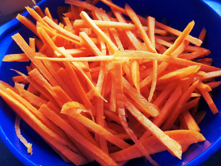 Морковный салат с творожными шариками: шаг 1