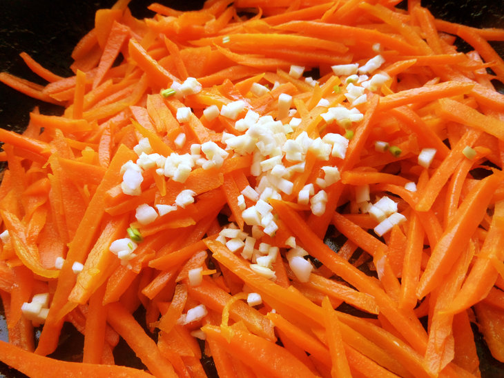 Морковный салат с творожными шариками: шаг 2