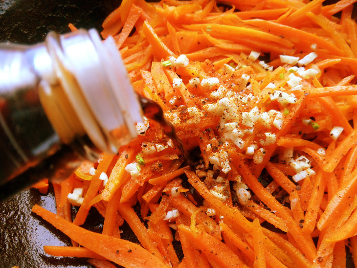Морковный салат с творожными шариками: шаг 3