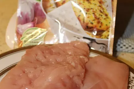 Нежная курица с чесноком и травами, с брокколи в кляре: шаг 1