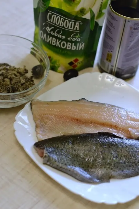 Форель запеченная с маслинами, с овощным гарниром и лимонным соусом.: шаг 2