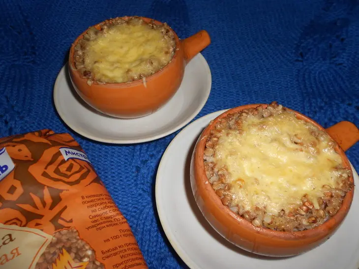 Запеченная гречка с мясом под сырной " шапочкой": шаг 7