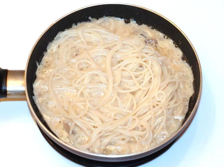 Спагетти с нежной курочкой и сливочным соусом: шаг 4