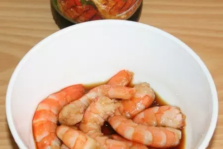 Салат из киноа с виноградом, арахисом и жареными креветками: шаг 5