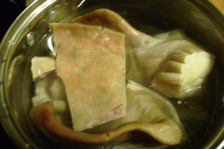 Салат по-китайски с прессованными свиными ушами: шаг 1