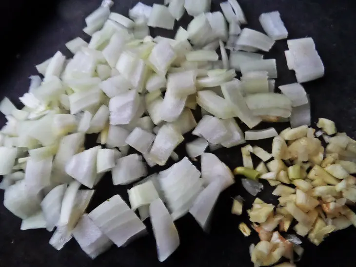 Шампиньоны с фасолью к курочке: шаг 2
