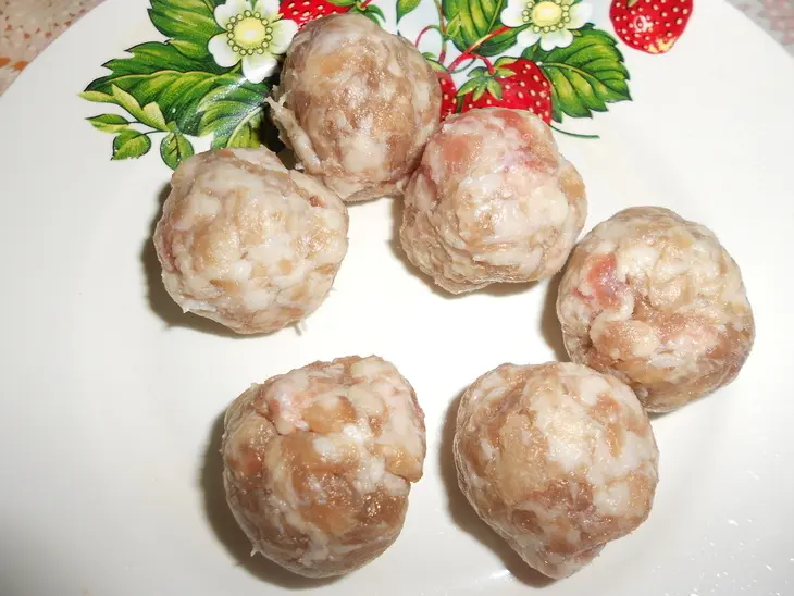 Рисовая каша с мясными шариками: шаг 2